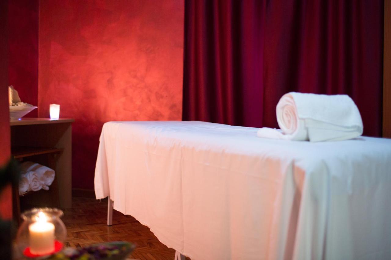 Hotel Gambrinus アッバディーア・サン・サルヴァトーレ エクステリア 写真