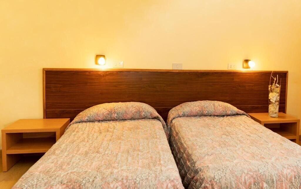 Hotel Gambrinus アッバディーア・サン・サルヴァトーレ エクステリア 写真
