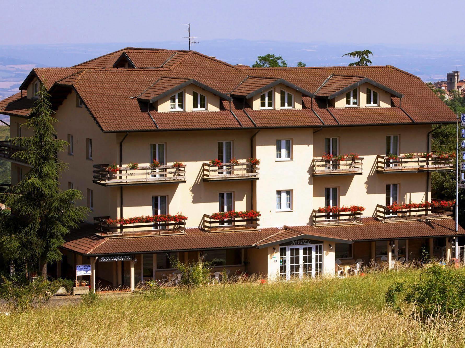 Hotel Gambrinus アッバディーア・サン・サルヴァトーレ エクステリア 写真