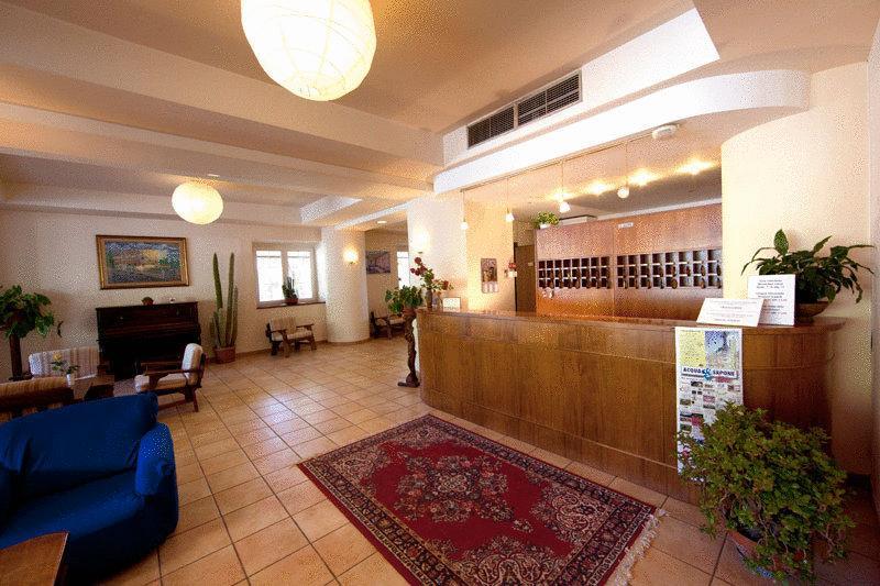 Hotel Gambrinus アッバディーア・サン・サルヴァトーレ エクステリア 写真