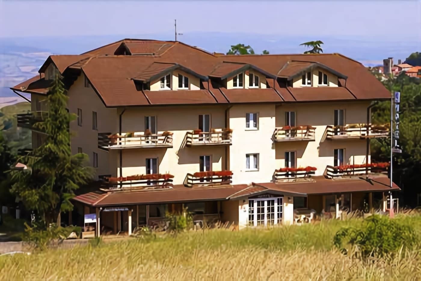 Hotel Gambrinus アッバディーア・サン・サルヴァトーレ エクステリア 写真