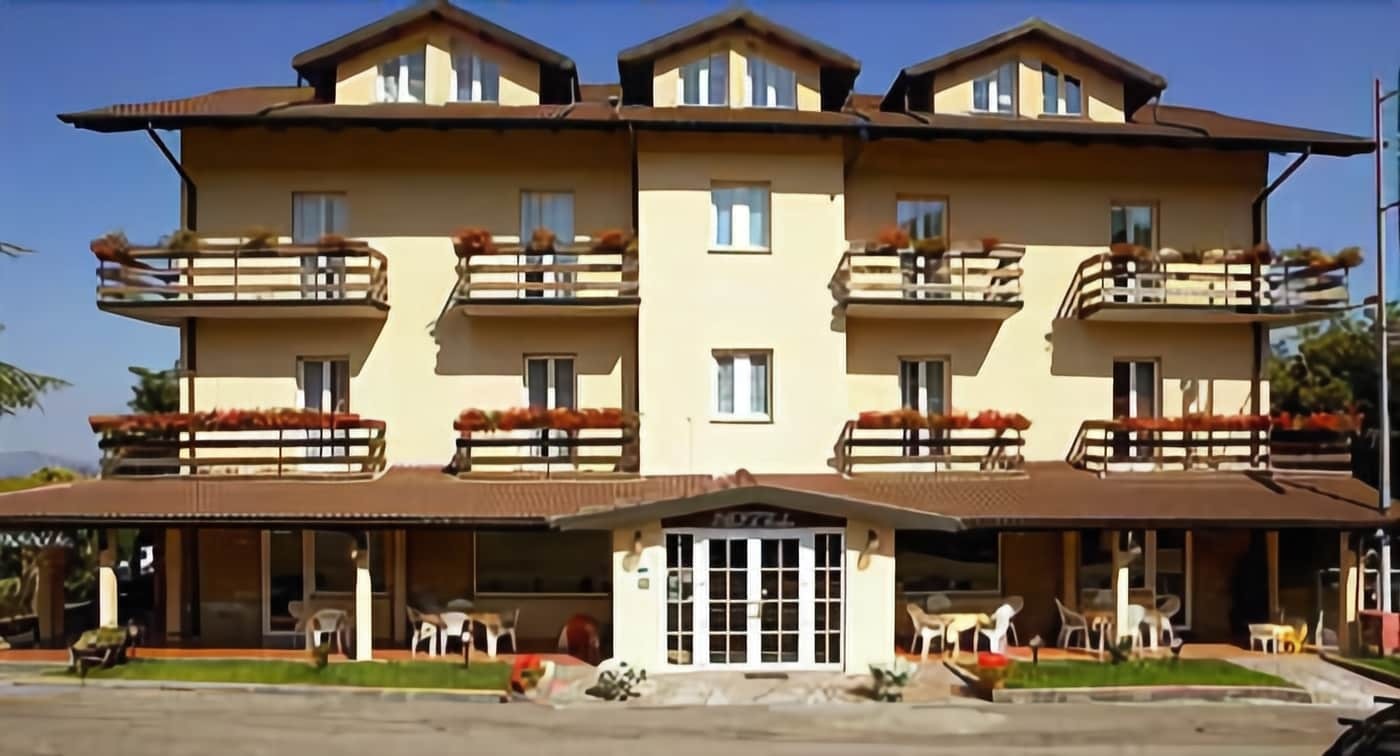 Hotel Gambrinus アッバディーア・サン・サルヴァトーレ エクステリア 写真